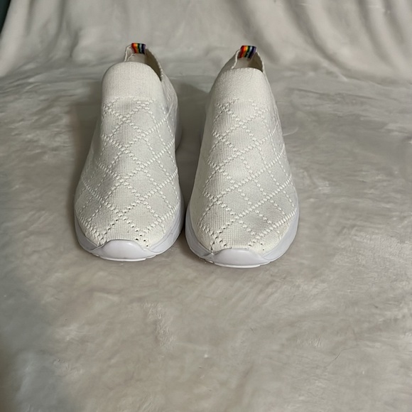 Steve Madden size 9 slip on fabric athletic shoes - Picture 3 of 5